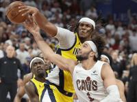 半岛体育网址-老鹰客场战胜骑士，开门红开局