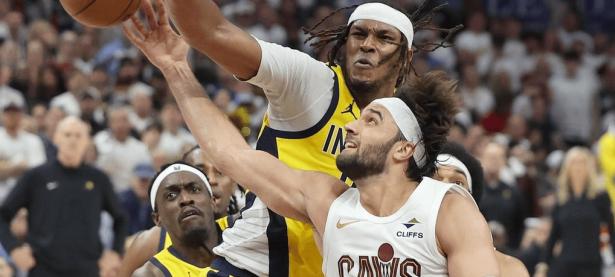 半岛体育网址-老鹰客场战胜骑士，开门红开局