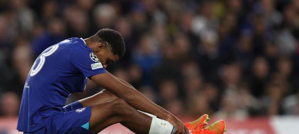 半岛体育教练-关于法兰克福球员集体受伤，主帅面临首发调整难题的信息