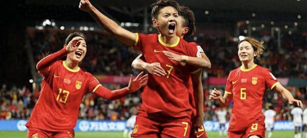 半岛体育视频-亚洲女足选手在比赛中获得胜利
