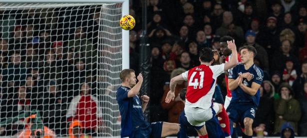 半岛体育注册-关于斯托克城逼平对手，艰难维持英超生存希望的信息