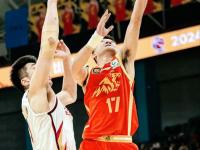 半岛体育教练-球队在比赛中展现出顽强拼搏的精神