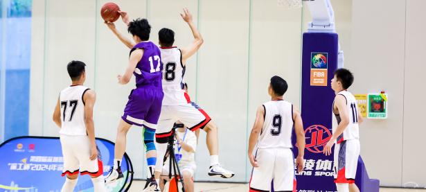 半岛体育网页版-国内篮球赛总决赛赛场精彩绝伦，球员战力强劲