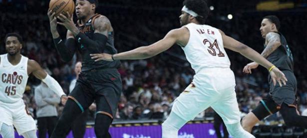 半岛体育网页版入口-爵士不敌奇才，米切尔在场上展现个人突破