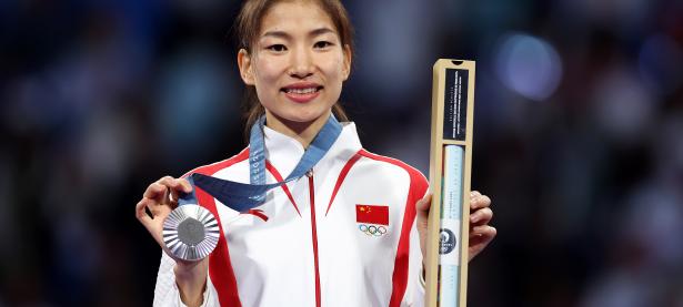 半岛体育在线登录-关于体育冠军异军突起勇夺金牌！的信息