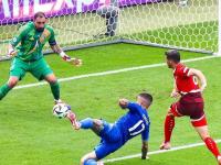 半岛体育链接-瑞士队被捷克队淘汰，晋级前景堪忧