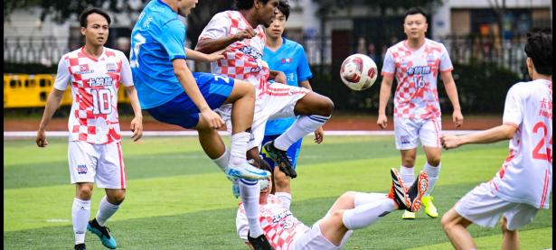 半岛体育下载-足球明星进入训练营，备战未来比赛