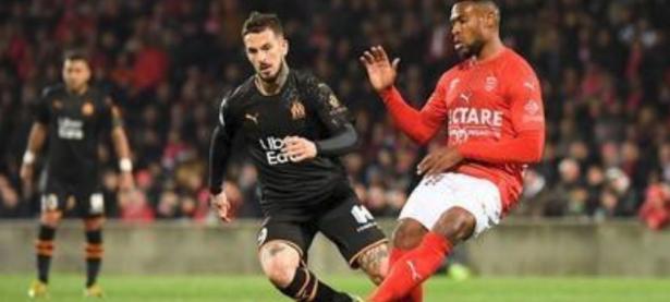 半岛体育中国官网-亚眠队遭遇惨败，连续表现不佳的简单介绍