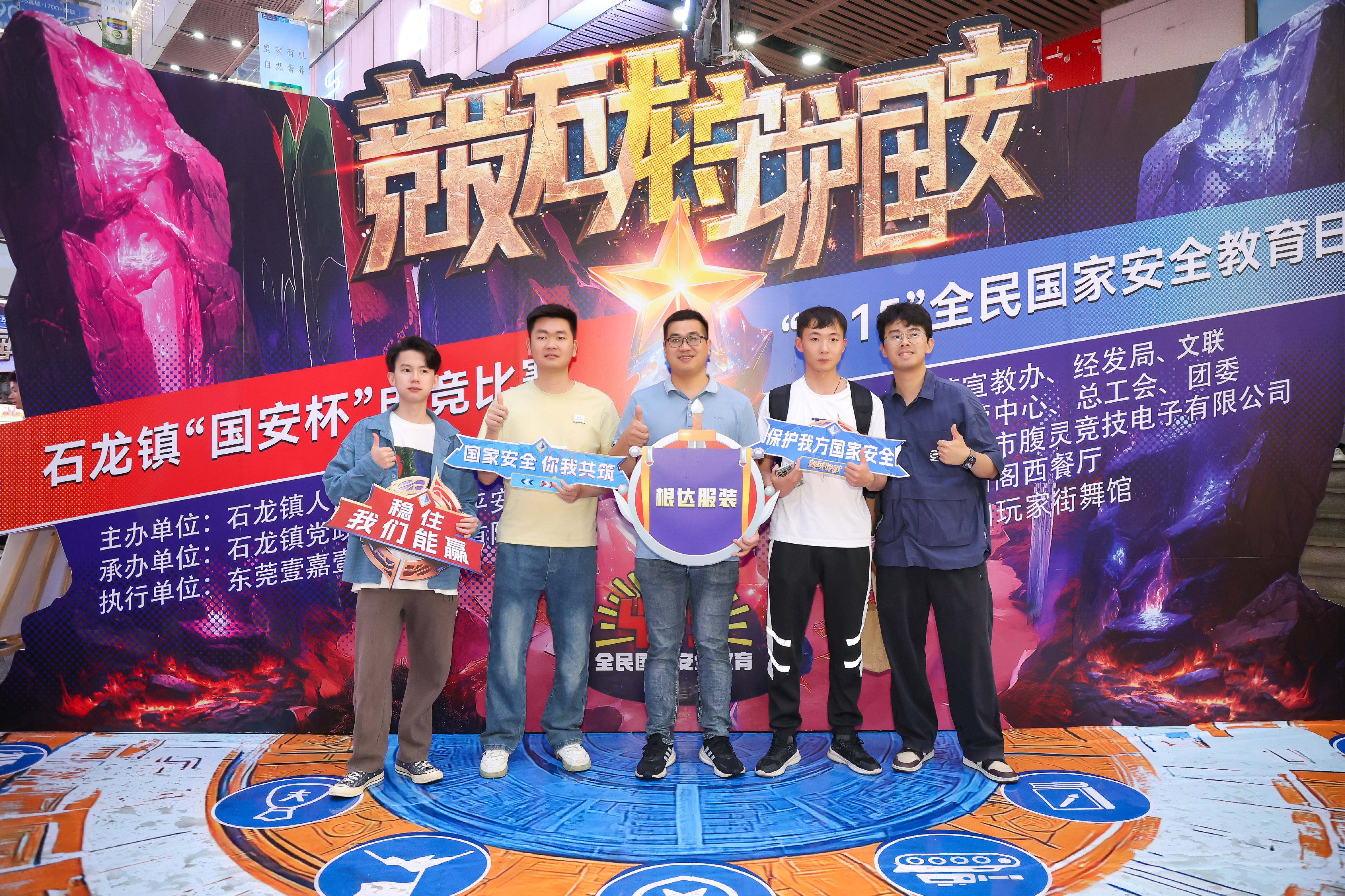 火热擂台!运动员拼搏涌现胜利 火热擂台!运动员拼搏涌现胜利