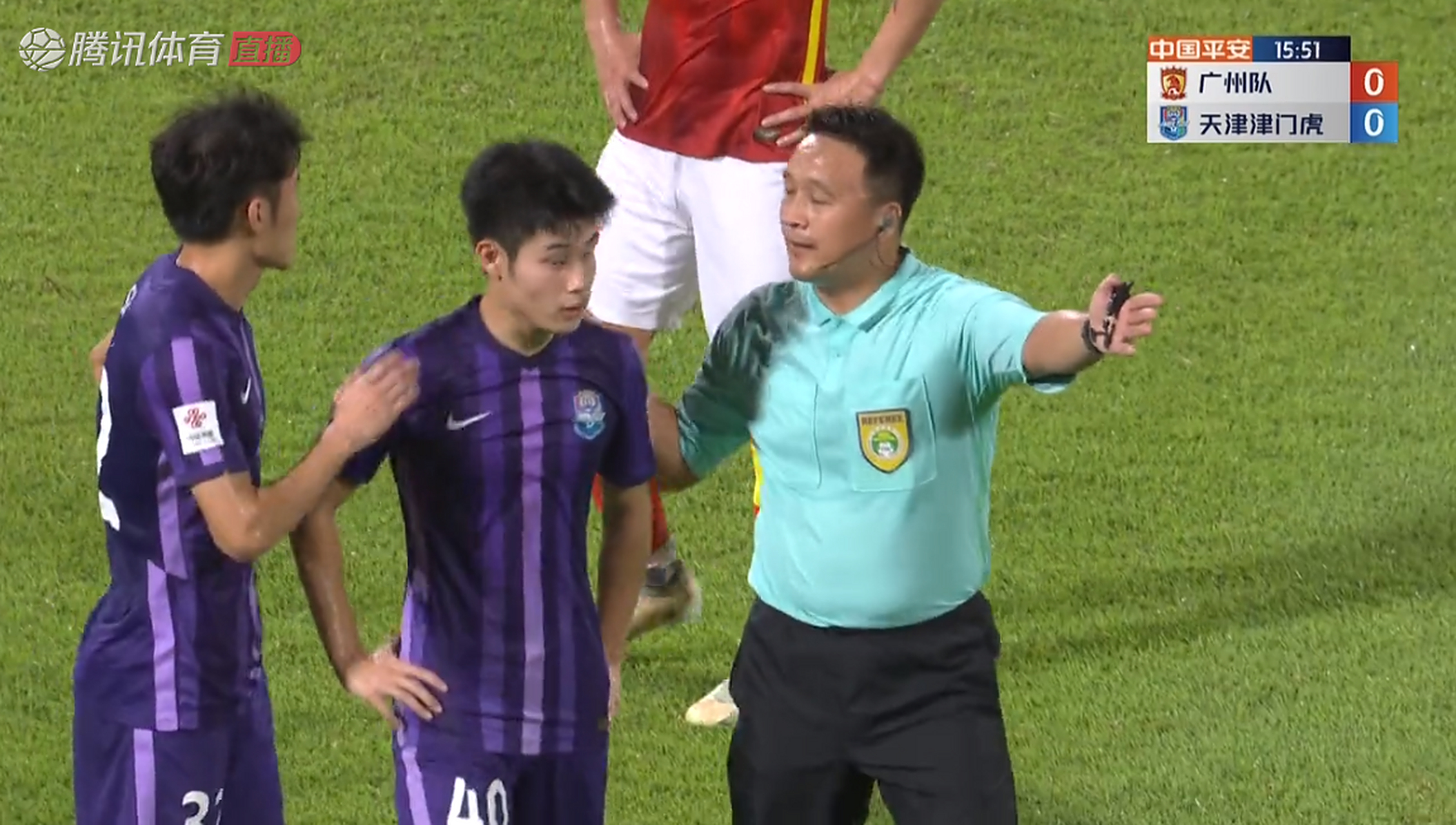 日本代表队球员因犯规遭到红牌处罚