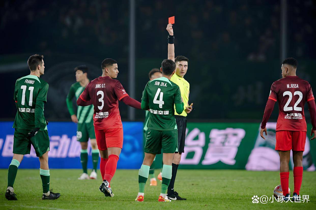 冠军联赛强强对决，两支豪门战平收场