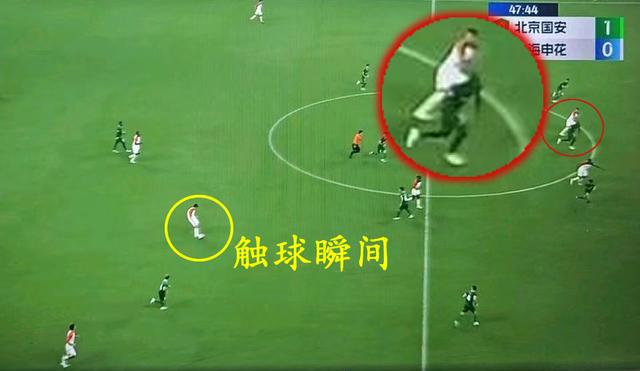 比赛中发生的重要瞬间成为球迷热议的焦点的简单介绍 比赛中发生的重要瞬间成为球迷热议的焦点的简单介绍