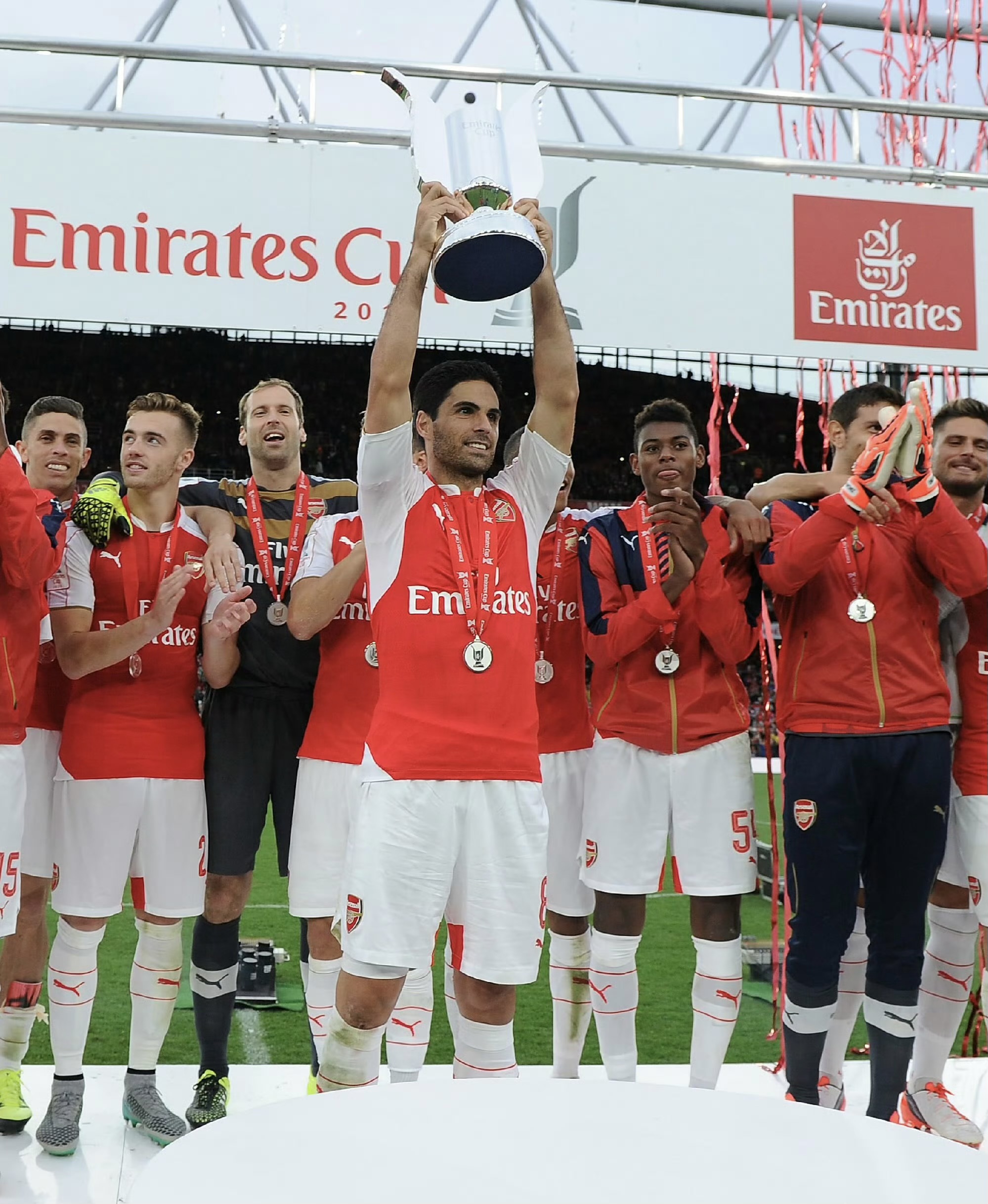 阿联酋队突飞猛进，赢得掌声