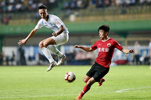 深圳佳兆业豪取客场胜利，上海上港险胜河南建业