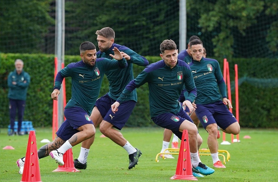 包含若日尼亚队在主场大放异彩,晋级欧洲杯资格的词条 包含若日尼亚队在主场大放异彩,晋级欧洲杯资格的词条