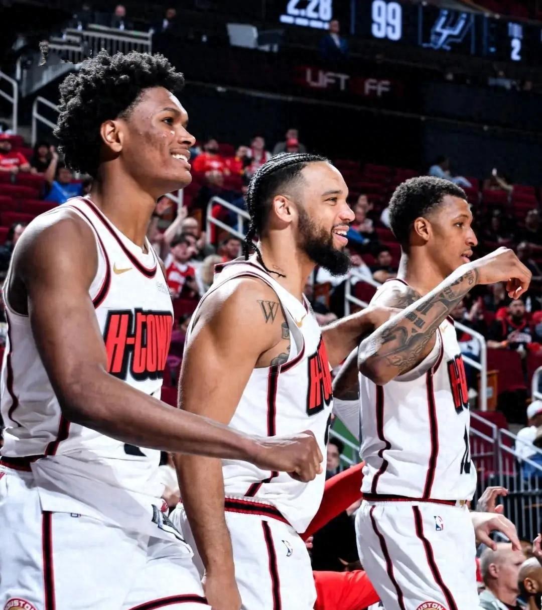 刚柔并济的战术碰撞，球员互相厮杀，精湛球技齐飞！的简单介绍