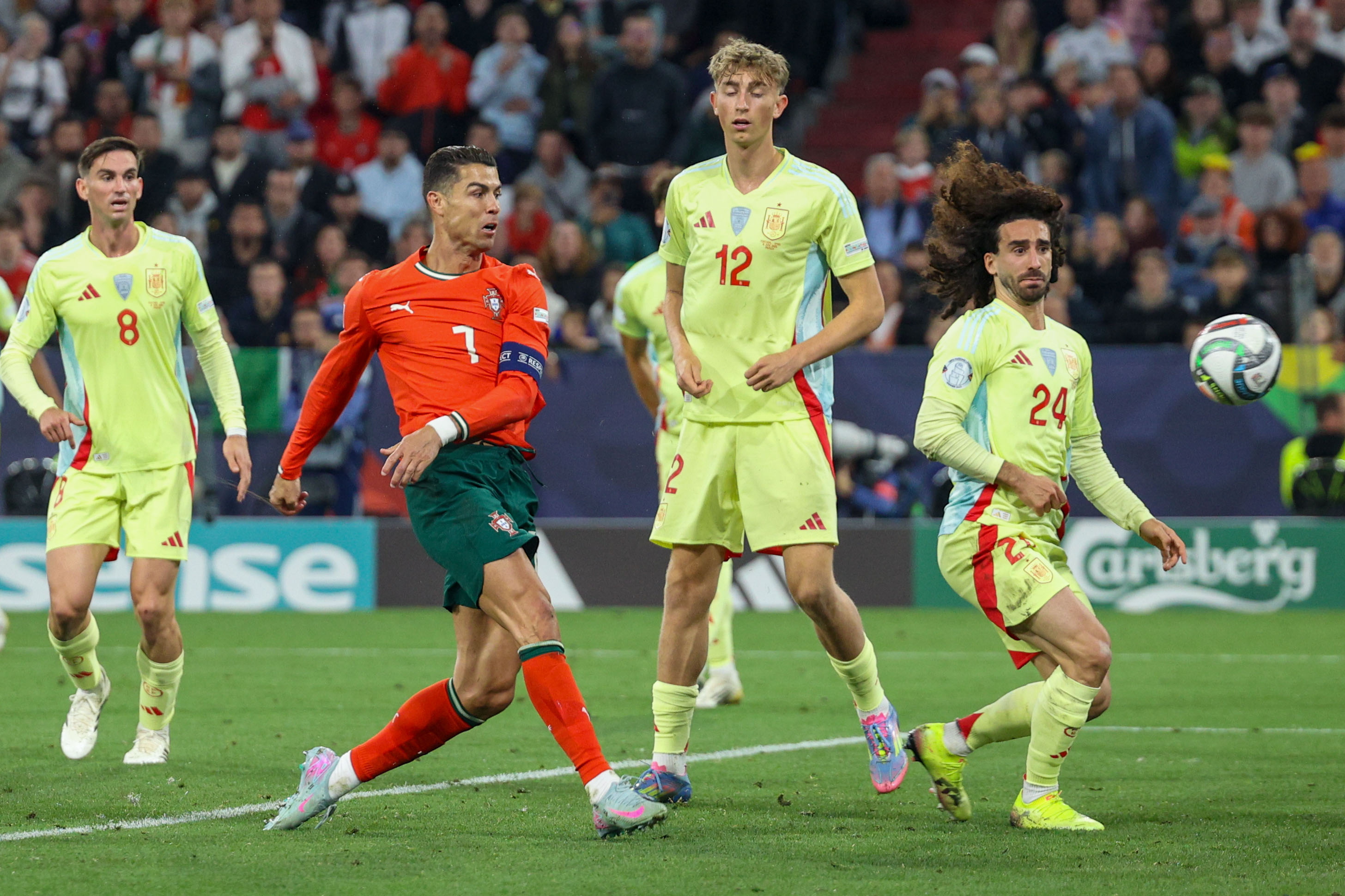 葡萄牙国家队击败英格兰,锁定晋级欧洲杯八强 葡萄牙国家队击败英格兰,锁定晋级欧洲杯八强