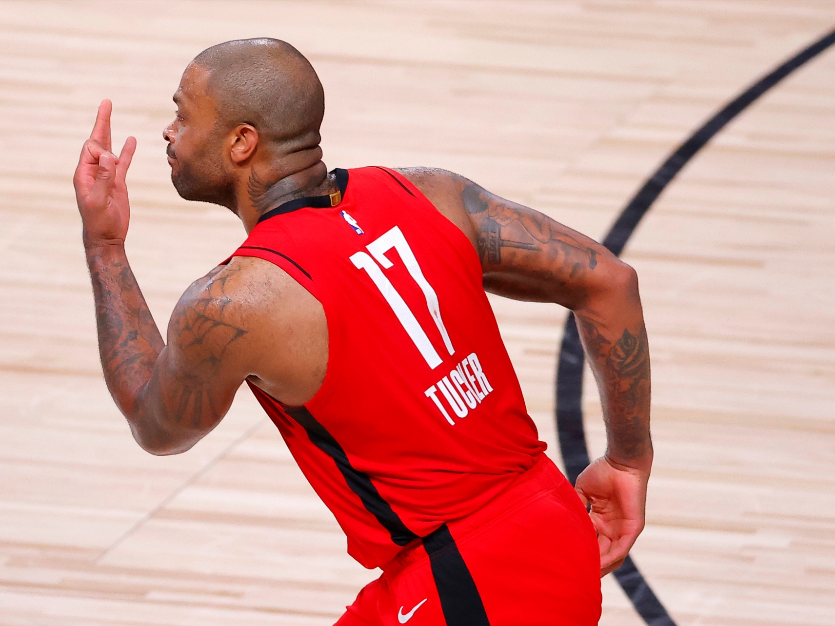 火箭战胜热火,保持不败势头 火箭战胜热火,保持不败势头