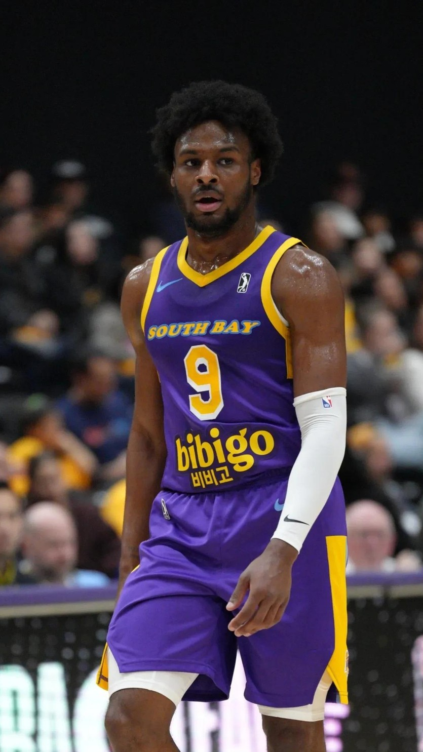 詹姆斯伤愈复出,湖人再次取得胜利的简单介绍 詹姆斯伤愈复出,湖人再次取得胜利的简单介绍