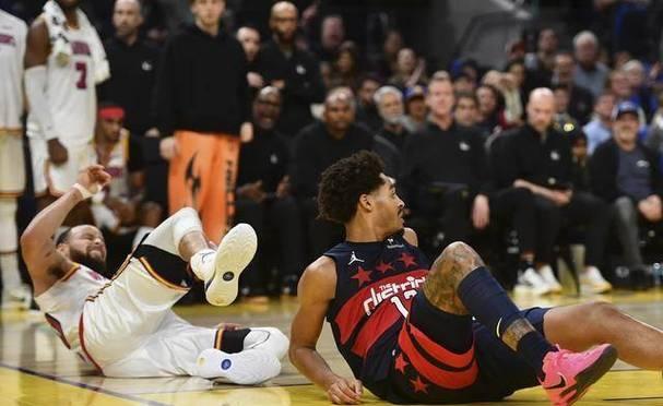 拉塞尔砍下33分,为勇士取得一场胜利的简单介绍 拉塞尔砍下33分,为勇士取得一场胜利的简单介绍